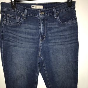 Ladies Levi’s Capris
